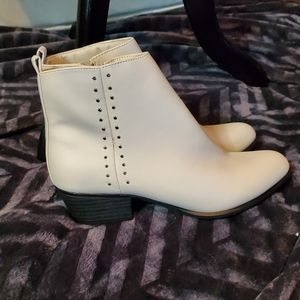 White Studded Boots [ESPRIT Tierra Ice]